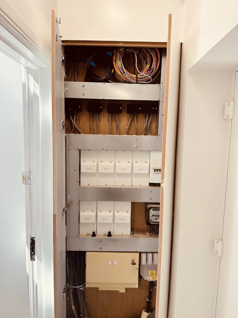 London electrician 23 limited — Photos 9